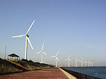 響灘風力発電所　風車の写真